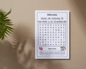 Muestra de Sopa de Letras kit de Pascua sobre mesa con lápices. Recurso de homeschooling cristiano de Ecos del Edén.