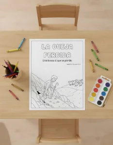 Hoja en PDF de la parábola de La Oveja Perdida para colorear sobre mesa de madera con crayones y acuarelas.